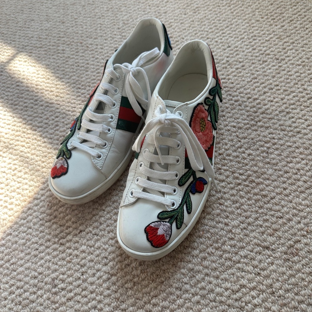 LIGHTLY WORN GUCCI FLORAL ACE SNEAKER